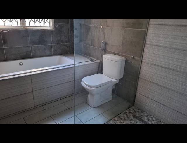 3 BEDROOM HOUSE FOR SALE IN MONTFORD